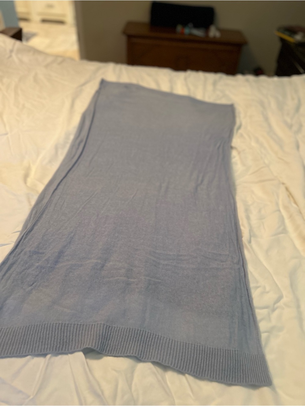 Velanio Cashmere blue knitted wrap made from a blend of wool and cashmere. - Picture 3 of 3